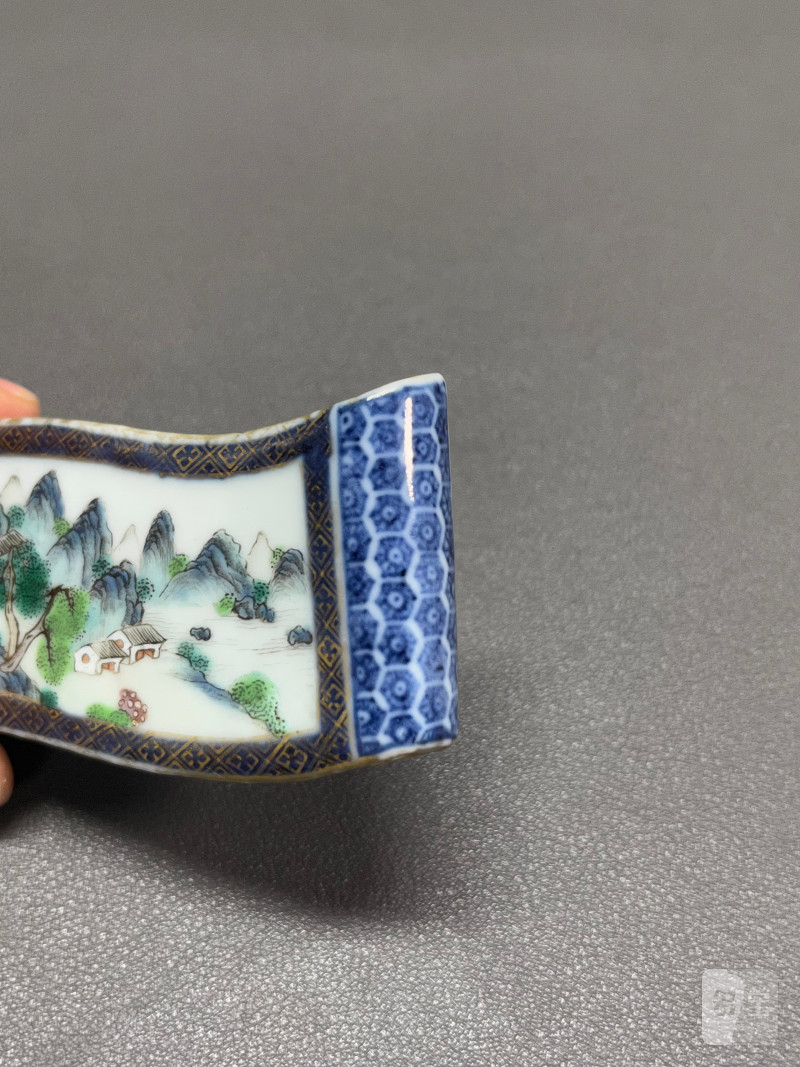 清乾隆  青花开窗粉彩山水书卷式墨床 - 图7